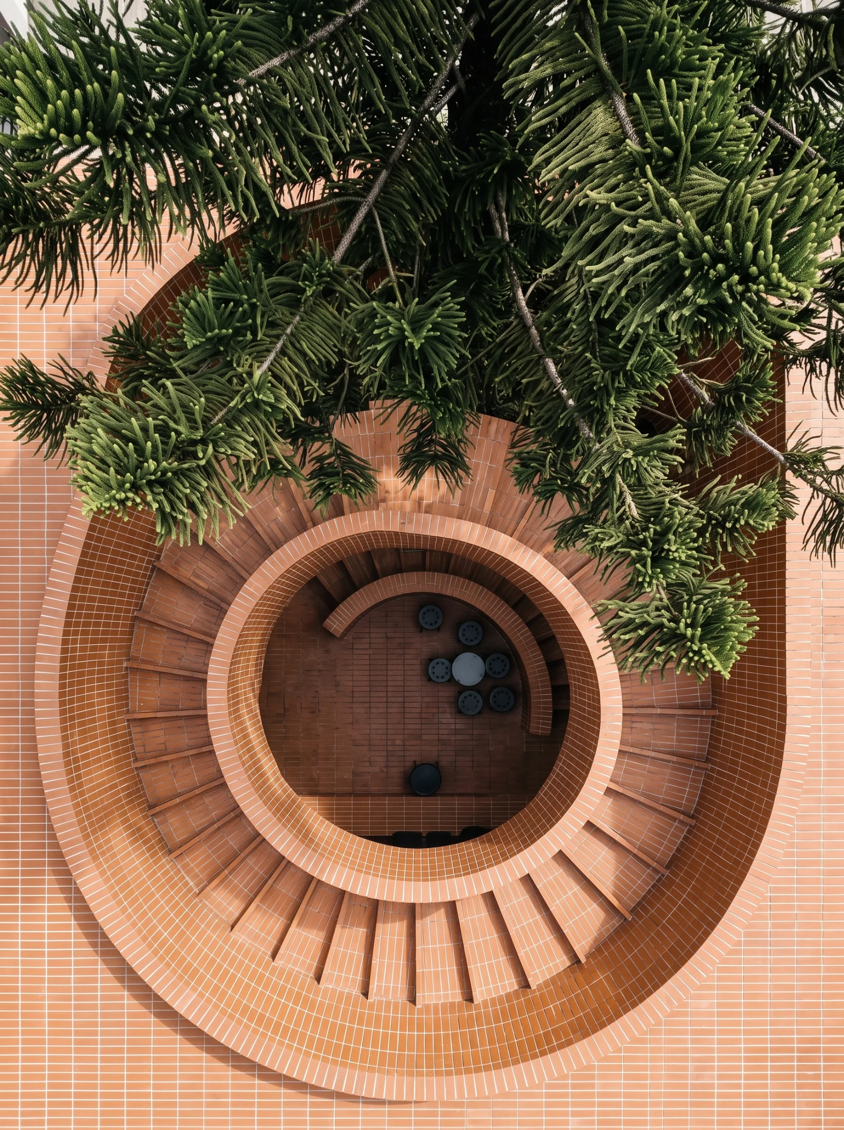 Imagen del proyecto CLEM de la galería de proyectos de baldosas de piedra reciclada Curved Brick Exterior de CLEM Stone Tiles