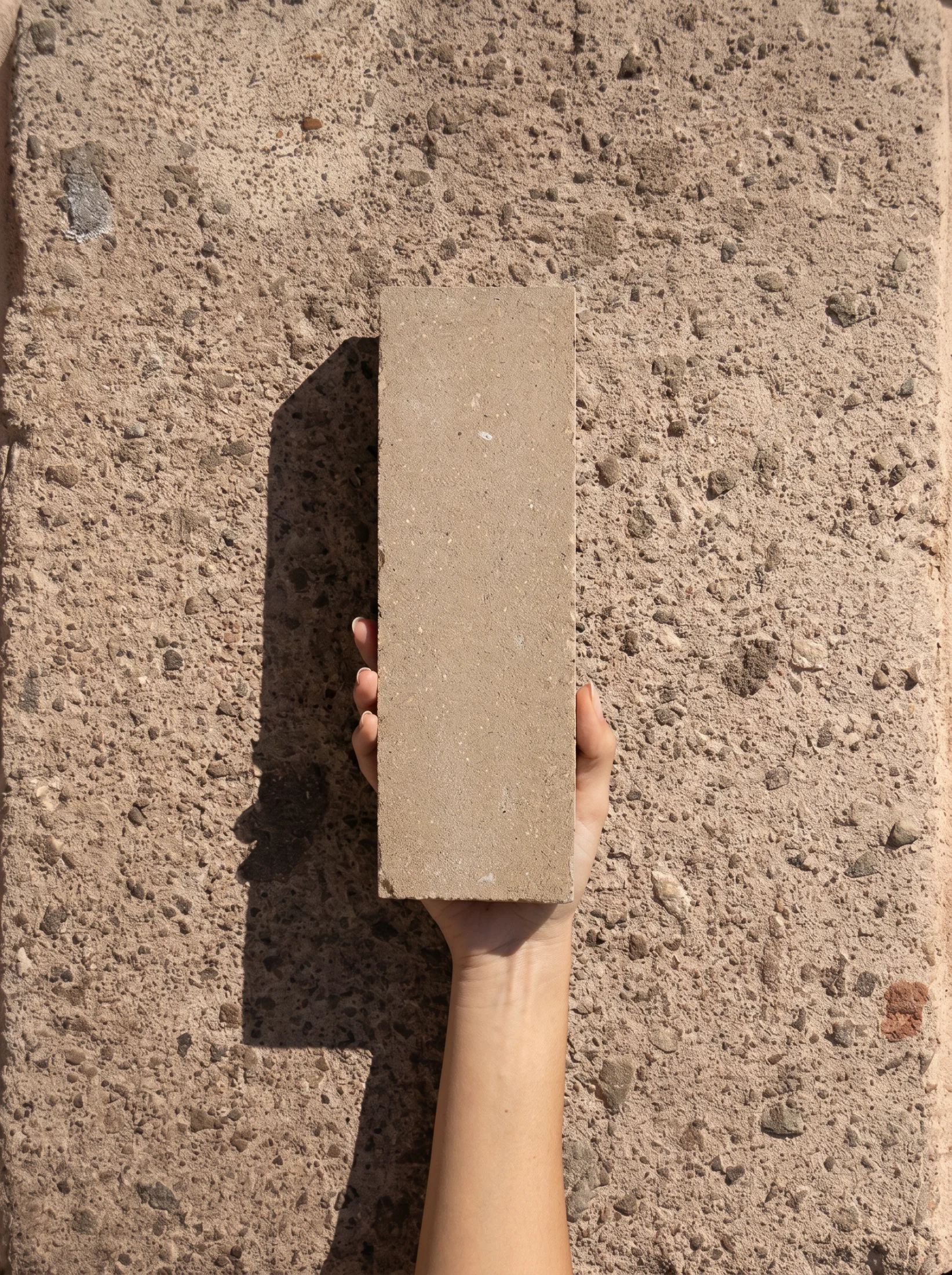 De recortes de piedra a superficies duraderas: un enfoque más sostenible para los materiales interiores Imagen de apoyo 1